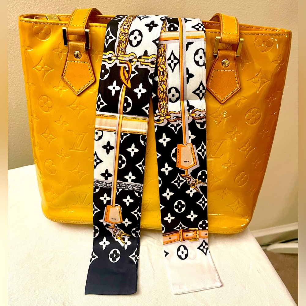 Elegant AccentBandeau Silk Twilly Scarf in Yellow Monogram Pattern - Picture 5 of 8
